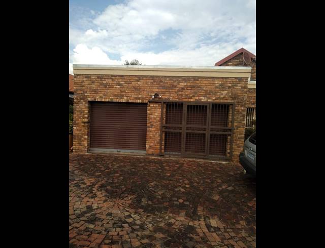 3 BEDROOM TOWNHOUSE FOR SALE IN CLAREMONT